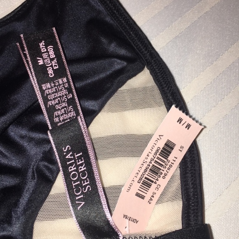 LAST ONE!! New VS Mesh Inset Triangle Bralette - Picture 6 of 8